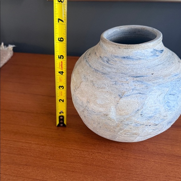 Artisan Ceramic Vase in Blue and Gray signed Hunts crafted vase or yarn holder - Picture 8 of 9